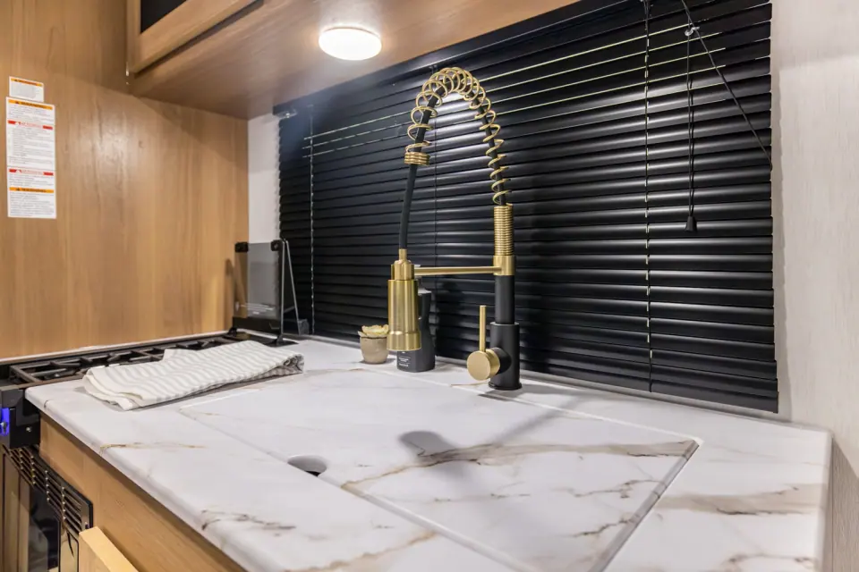 Coachmen Apex Nano 181RB 2026 — Photo officielle (galerie 12)