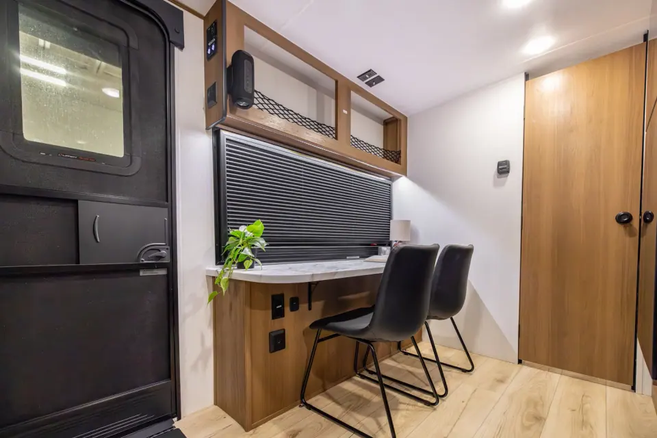 Coachmen Apex Nano 181RB 2026 — Photo officielle (galerie 9)