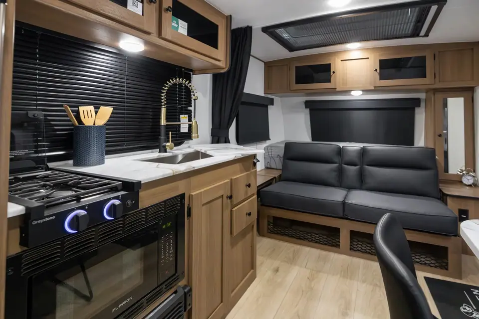 Coachmen Apex Nano 183BH 2026 — vue extérieure (photo 1)