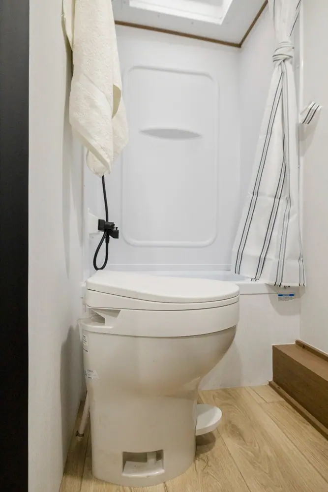 Coachmen Apex Nano 186BH 2026 — aire de vie (photo 5)