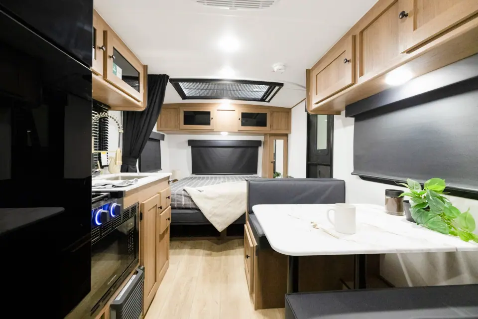 Coachmen Apex Nano 186BH 2026 — vue extérieure (photo 4)