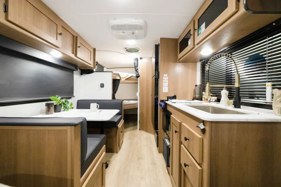 Coachmen Apex Nano 186BH 2026 — cuisine et dinette (photo 14)