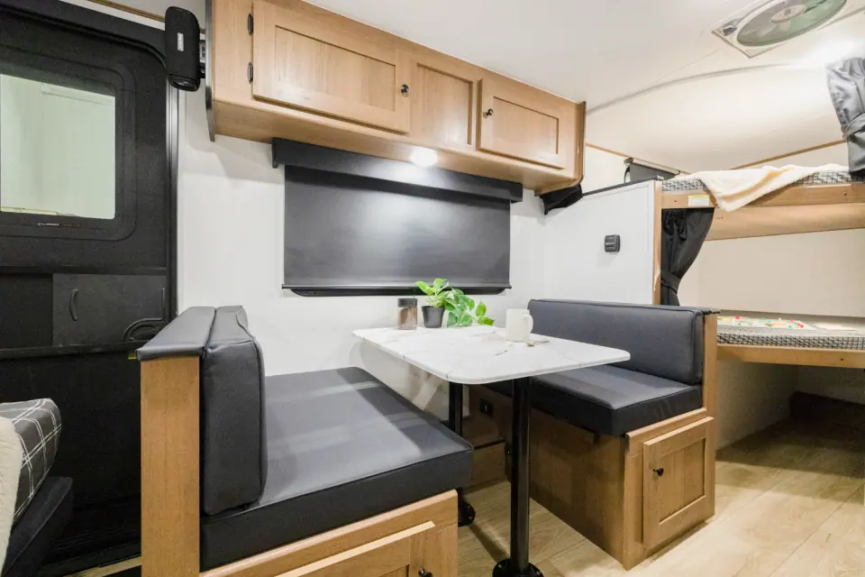 Coachmen Apex Nano 186BH 2026 — détails intérieur (photo 13)