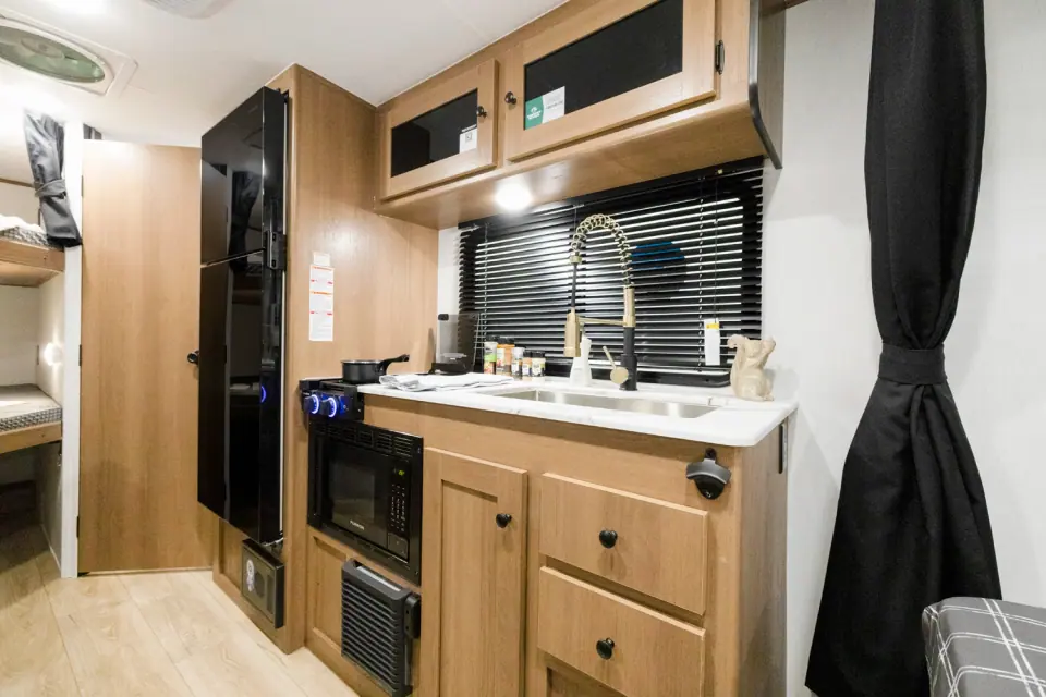 Coachmen Apex Nano 186BH 2026 — douche / bain (photo 12)