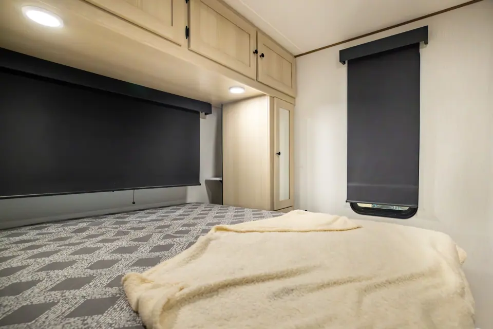 Apex Ultra-Lite 242BARV 2026 - Photo officielle (galerie 19)