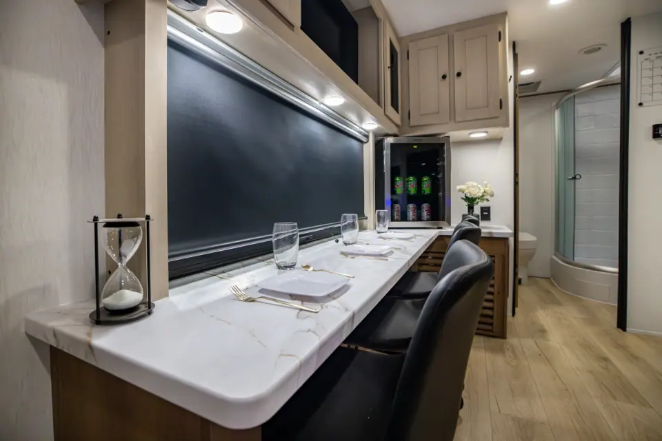 Apex Ultra-Lite 242BARV 2026 - Photo officielle (galerie 20)