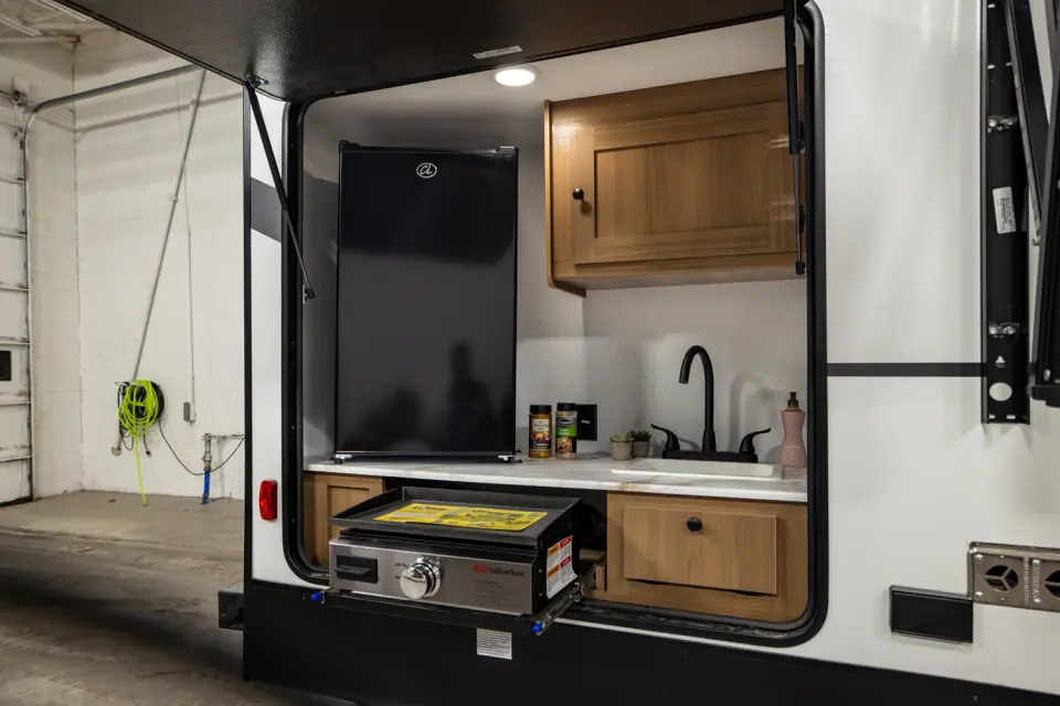 Apex Ultra-Lite 242BARV 2026 - Photo officielle (galerie 6)