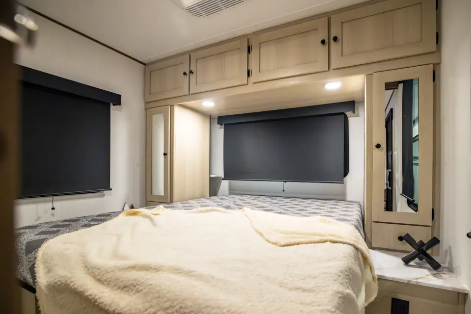 Apex Ultra-Lite 242BARV 2026 - Photo officielle (galerie 17)