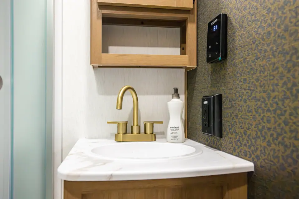 Apex Ultra-Lite 242BARV 2026 - Photo officielle (galerie 15)