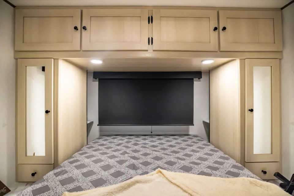 Apex Ultra-Lite 242BARV 2026 - Photo officielle (galerie 18)