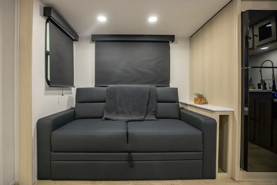 Apex Ultra-Lite 242BARV 2026 - Photo officielle (galerie 10)