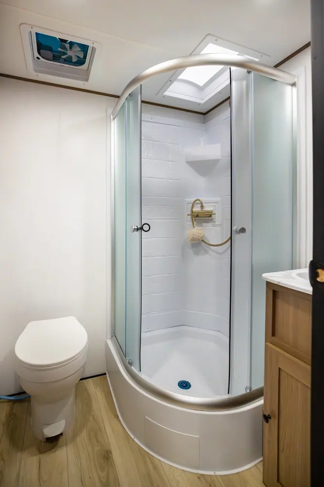 Apex Ultra-Lite 242BARV 2026 - Photo officielle (galerie 12)