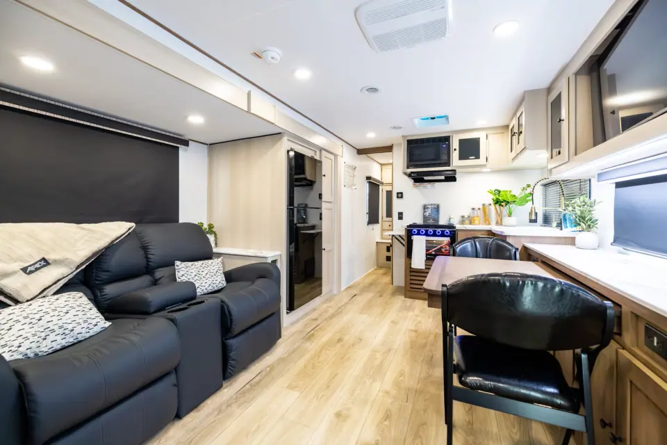 Apex Ultra-Lite 244RBS 2026 - Photo officielle (galerie 1)