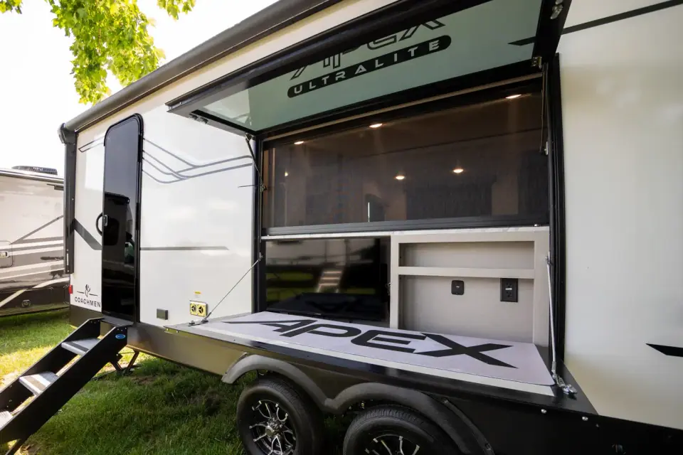 Apex Ultra-Lite 246BARV 2026 - Photo officielle (galerie 12)