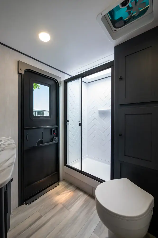 Apex Ultra-Lite 246BARV 2026 - Photo officielle (galerie 15)