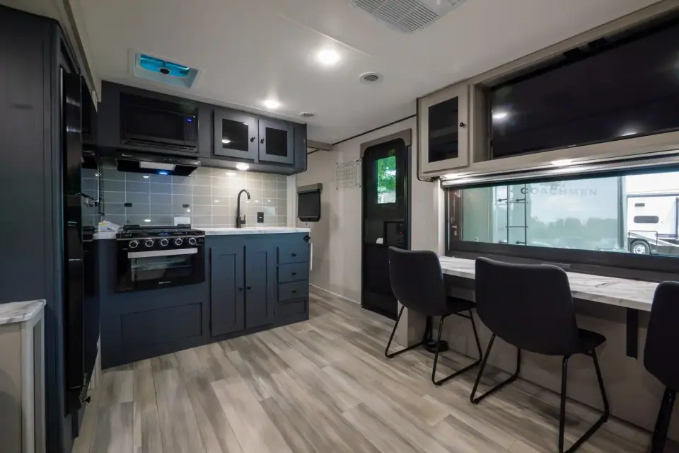 Apex Ultra-Lite 246BARV 2026 - Photo officielle (galerie 19)