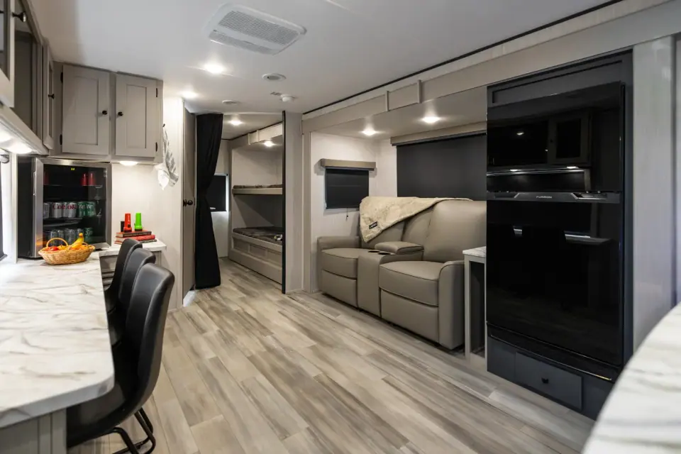 Apex Ultra-Lite 246BARV 2026 - Photo officielle (galerie 2)