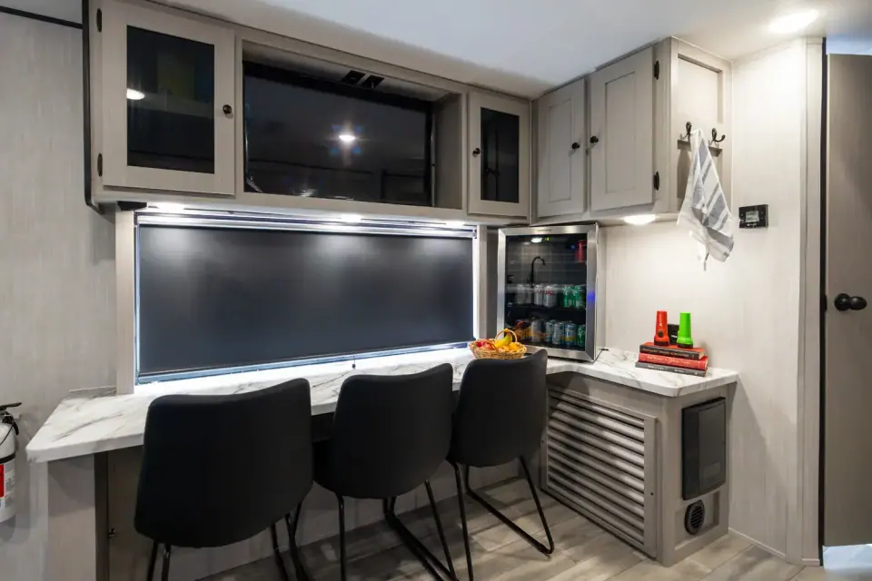 Apex Ultra-Lite 246BARV 2026 - Photo officielle (galerie 3)