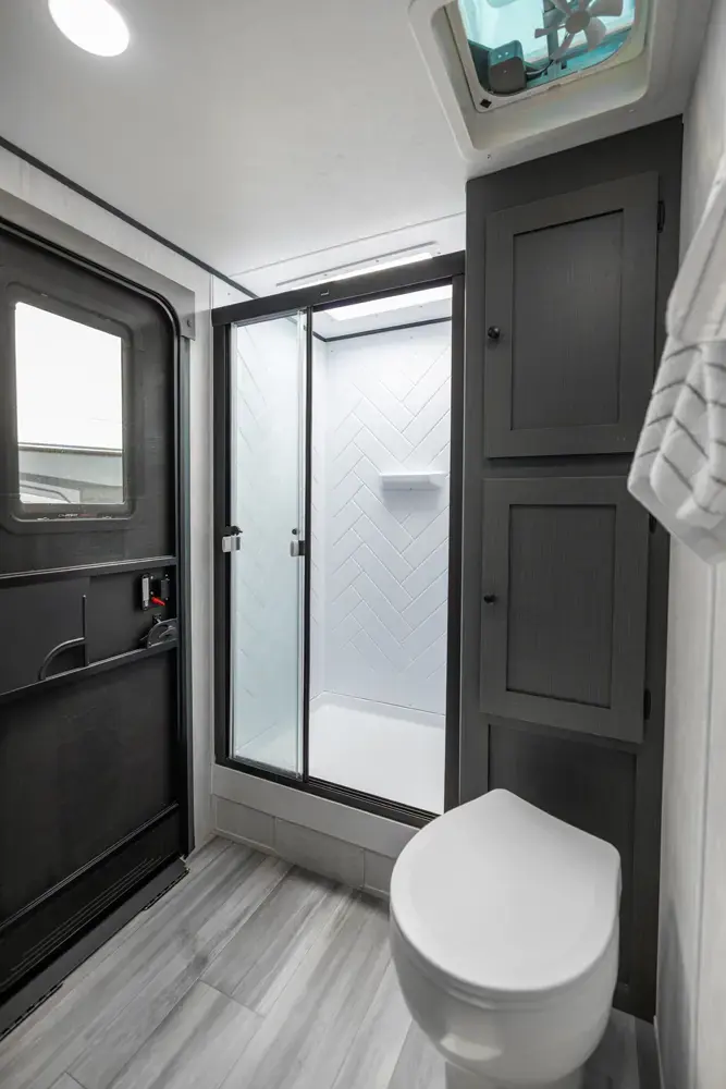 Apex Ultra-Lite 246BARV 2026 - Photo officielle (galerie 9)