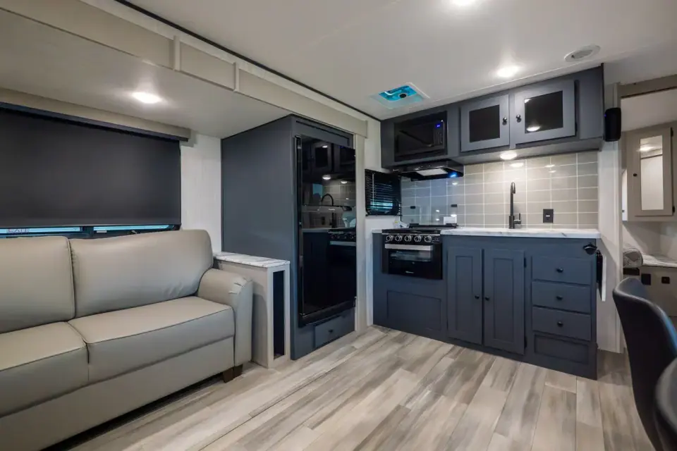 Apex Ultra-Lite 246BARV 2026 - Photo officielle (galerie 20)