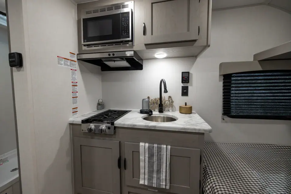 Viking 12RD 2026 — cuisine et espace repas