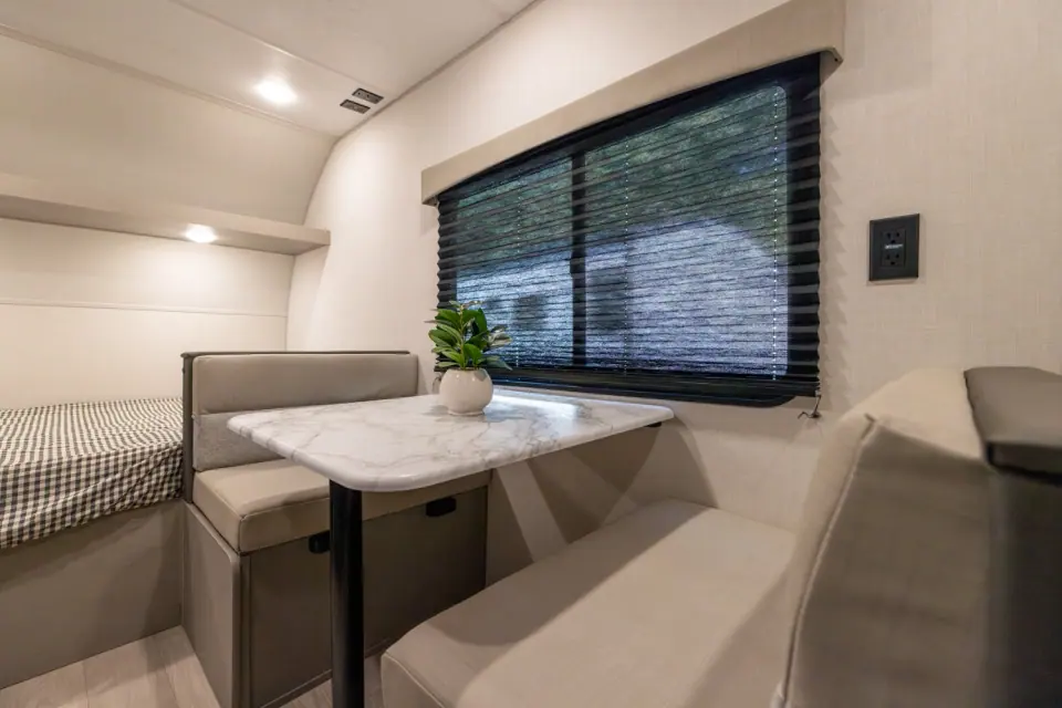 Viking 16FB 2026 - cuisine gauche et comptoir