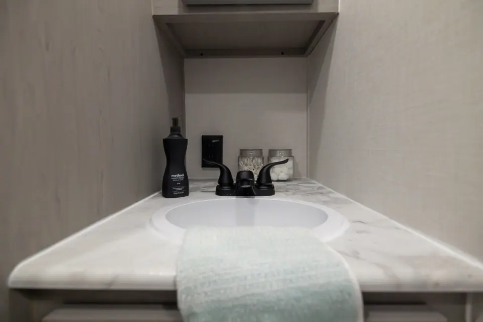 Viking 17FQ 2026 — détail lavabo