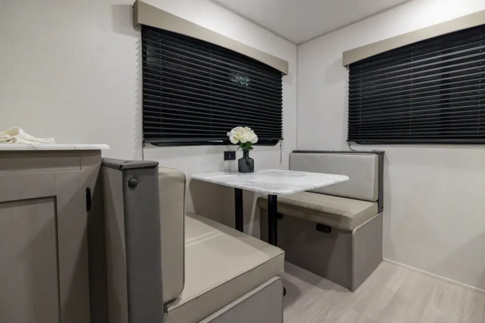 Viking 242MK 2026 � dinette et sofa jack-knife