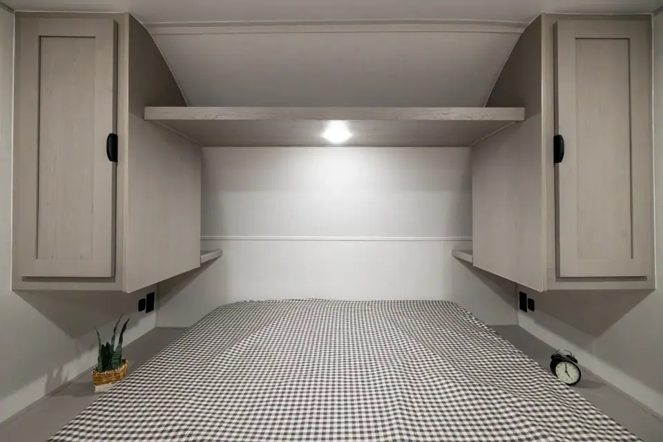 Viking 242MK 2026 � lit queen avec �tag�re