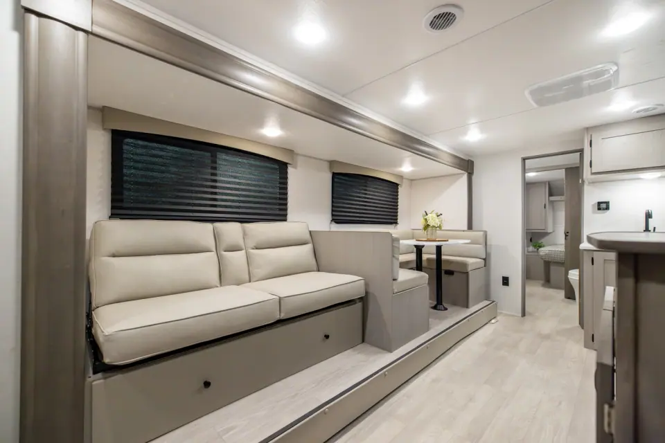 Viking 282DORM 2026 — slide-out avec sofa et dinette en U