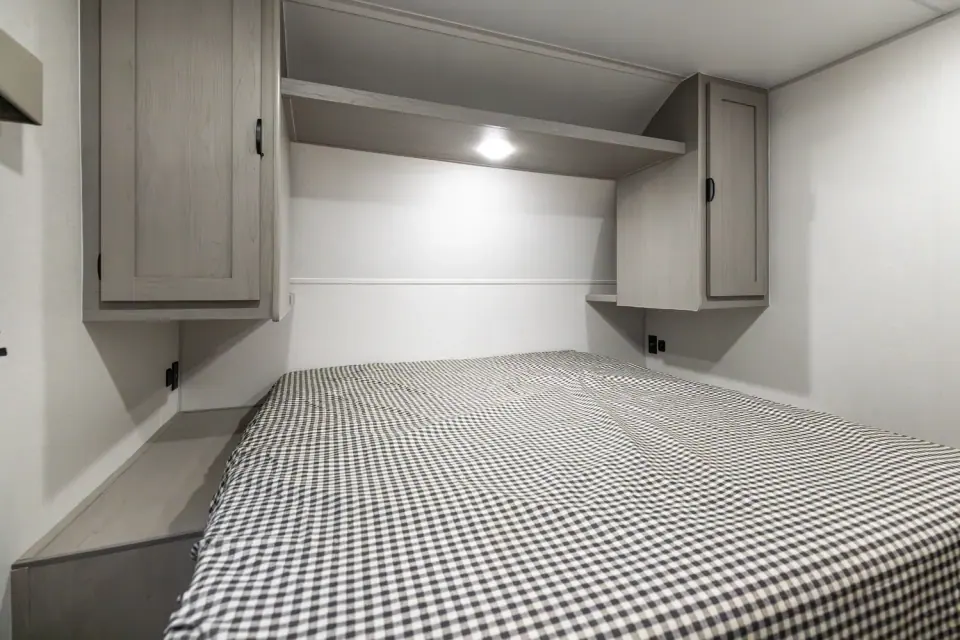 Viking 292TB 2026 — front bedroom