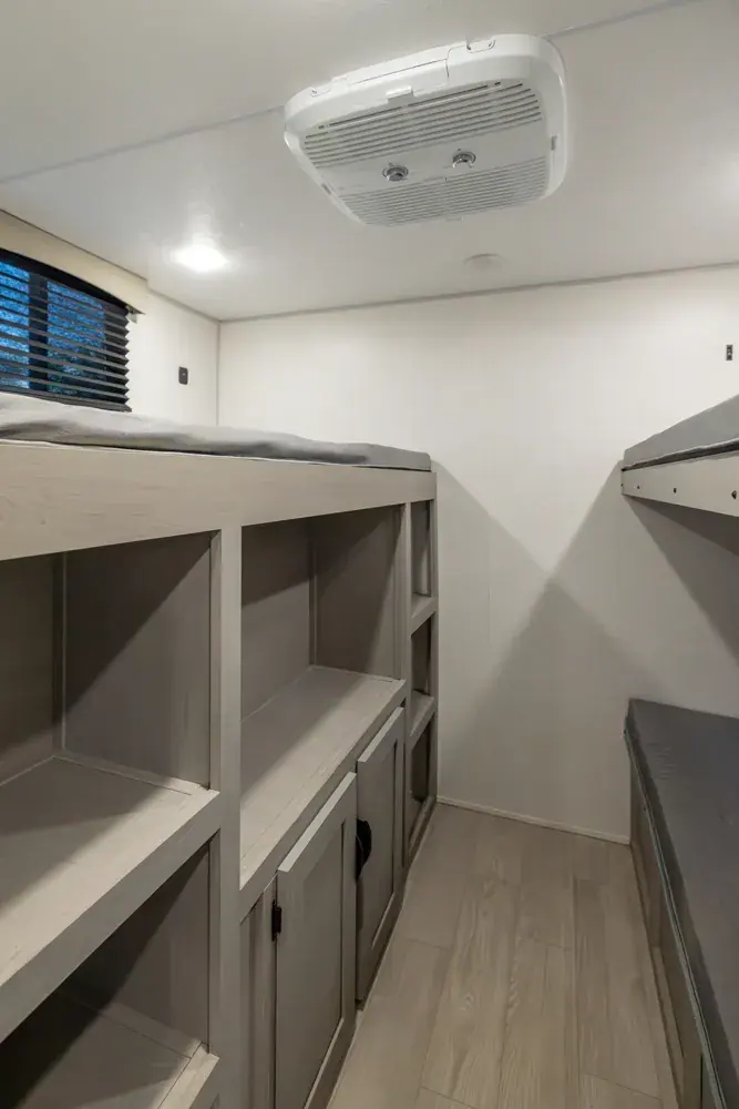 Viking 292TB 2026 — rear bunk area