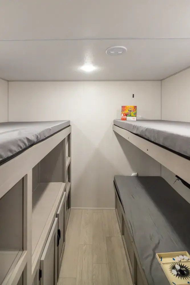 Viking 292TB 2026 — rear bunk room (FR)