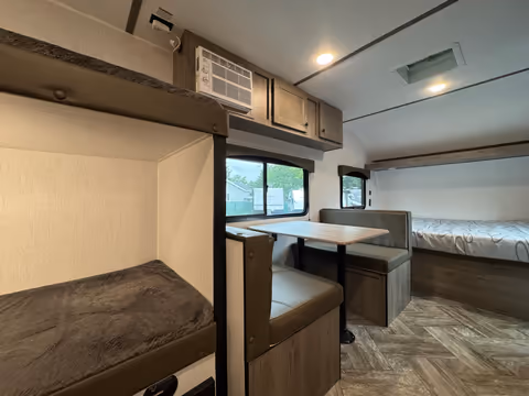 Details de la Sunset Park SunLite 2024