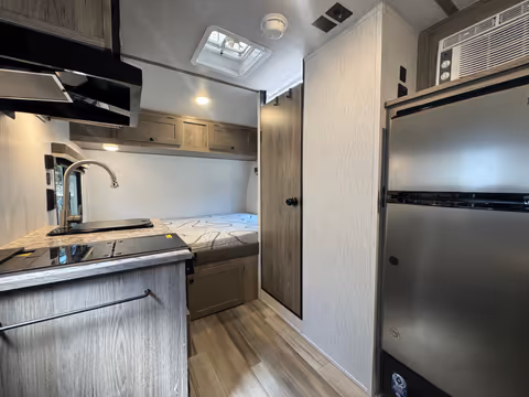 Details de la Sunset Park Sunray 2025