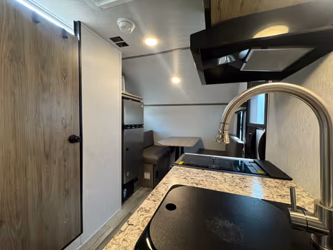 Details de la Sunset Park Sunray 2025