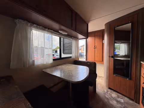 Travel Lite Express E15Q 2015 - Dinette