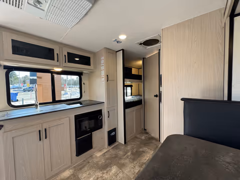 Details de la Coachmen Apex Nano  2023