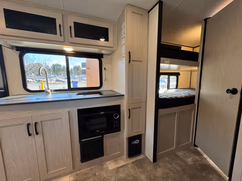 Details de la Coachmen Apex Nano  2023