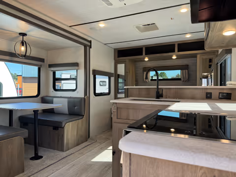 Details de la Forest River Surveyor 2022