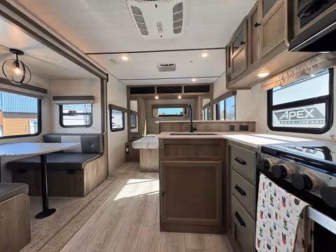 Details de la Forest River Surveyor 2022