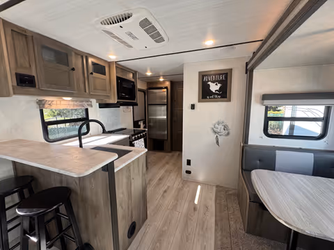 Details de la Forest River Surveyor 2022