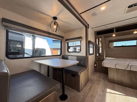 Details de la Forest River Surveyor 2022