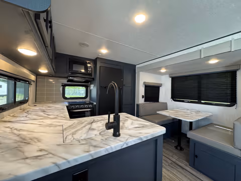 Details de la Coachmen Apex Ultra-Lite 2024