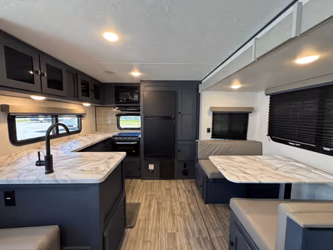 Details de la Coachmen Apex Ultra-Lite 2024