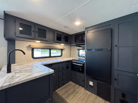 Details de la Coachmen Apex Ultra-Lite 2024