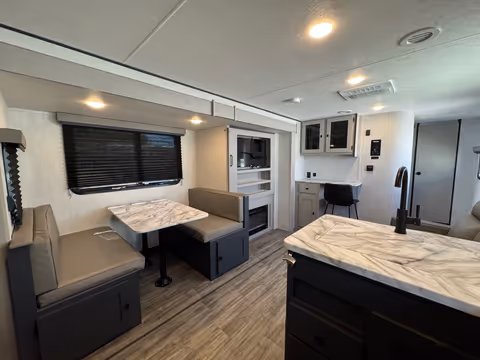Details de la Coachmen Apex Ultra-Lite 2024