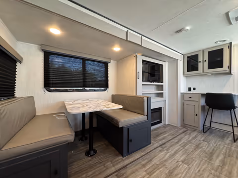 Details de la Coachmen Apex Ultra-Lite 2024