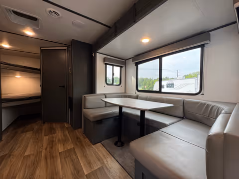 Keystone Bullet 2430BH 2022 - Dinette