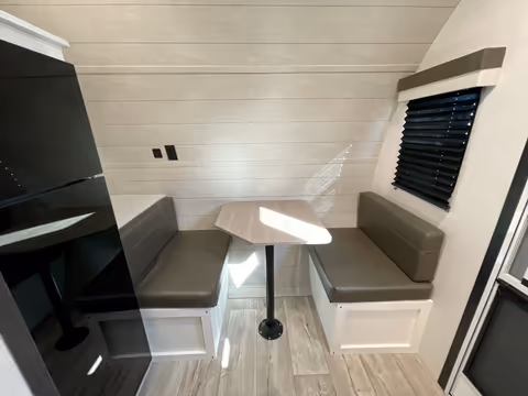 Venture Sienna Lite 140VFD 2027 - Dinette
